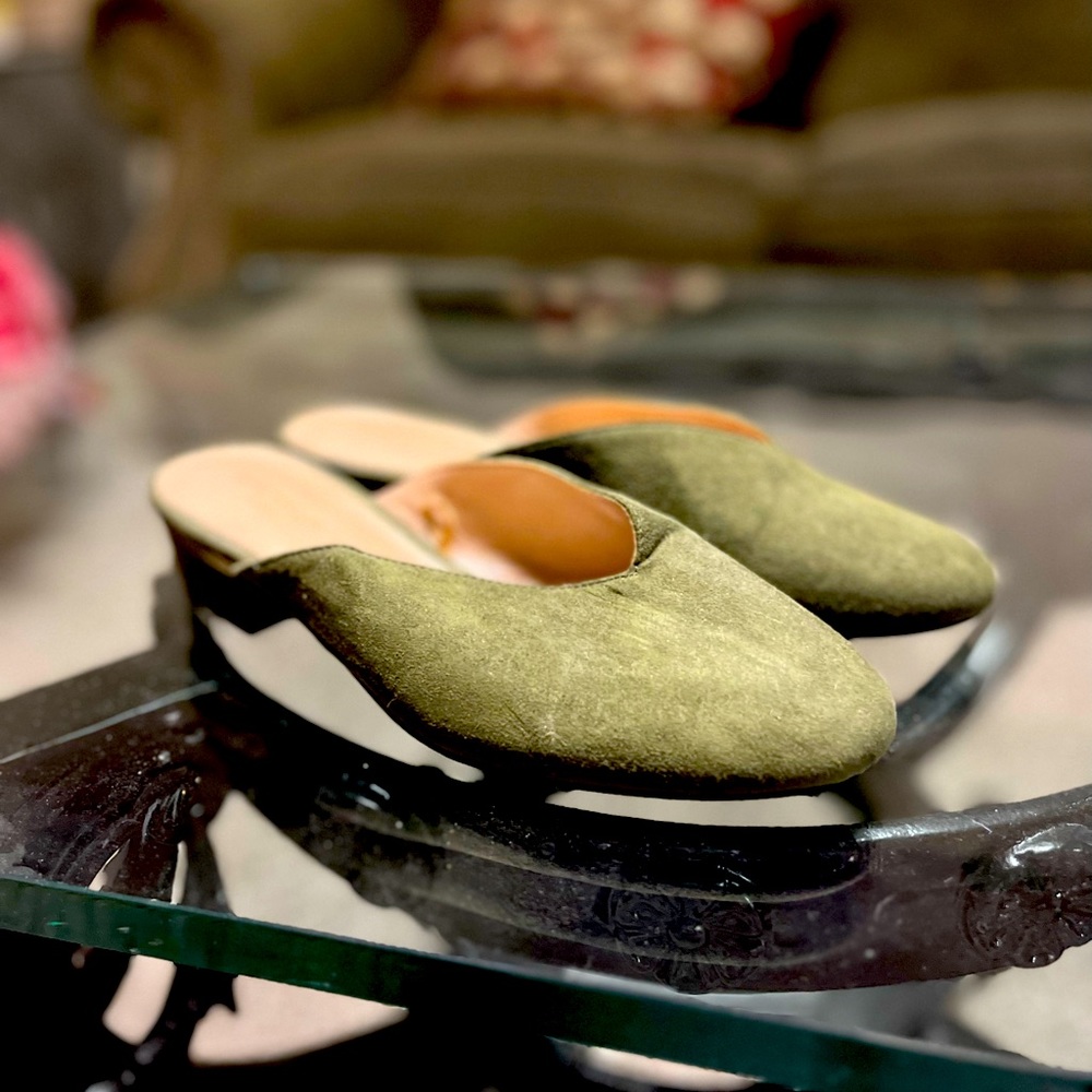 Size 6 Ann Taylor Green Suede Mules - perfect work shoes!